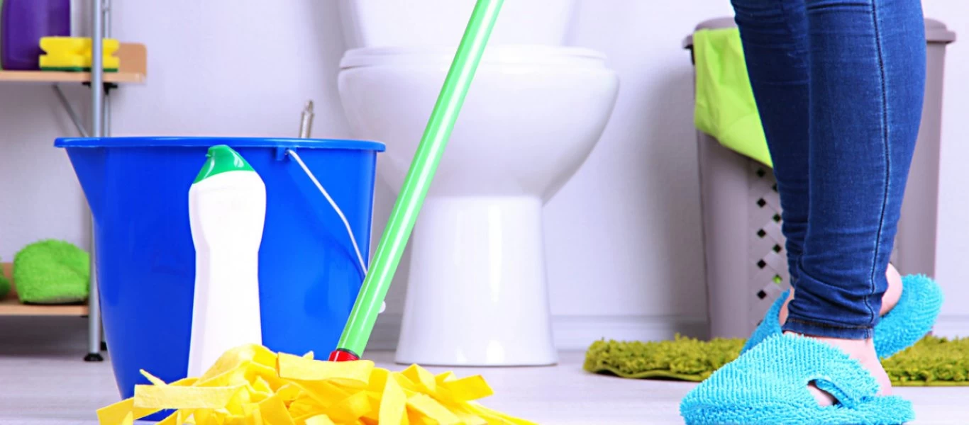 Το κόλπο για να απαλλαγείτε άμεσα από την άσχημη μυρωδιά της σφουγγαρίστρας